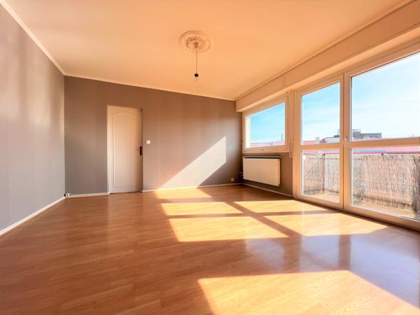 Appartement 5ème et dernier étage, 300m de la gare