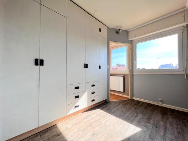 Appartement 5ème et dernier étage, 300m de la gare