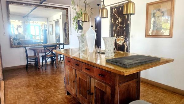 Appartement T2/T3 type Loft avec vue sur la mer, garage fermé en sous-sol, rue de la République, La joliette