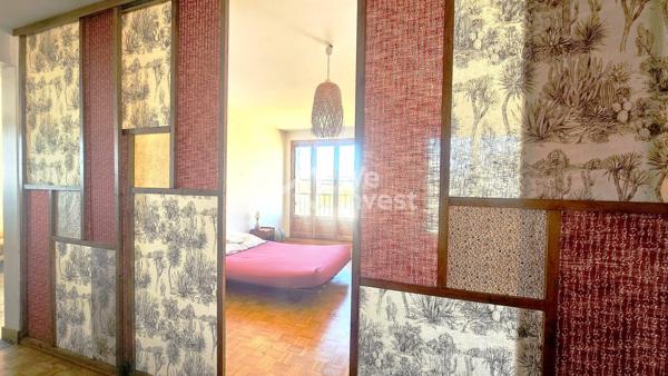 Appartement T2/T3 type Loft avec vue sur la mer, garage fermé en sous-sol, rue de la République, La joliette