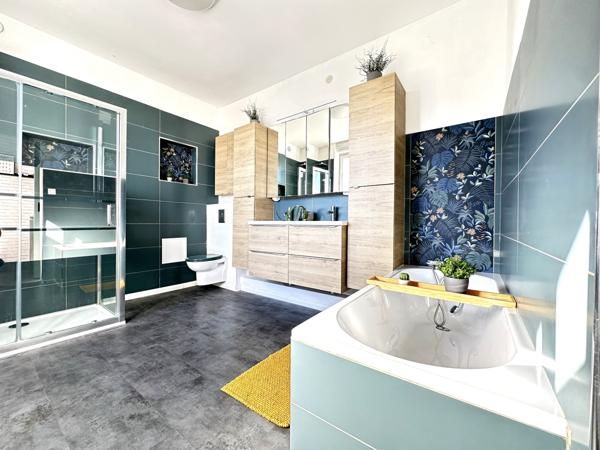 Maison 3 chambres dont une suite parentale, 2 garages