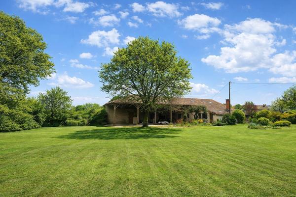 Stunning French Country Property with Heated Pool, Barn and 3,850 m² of Land