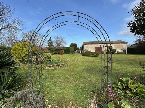 Stunning French Country Property with Heated Pool, Barn and 3,850 m² of Land