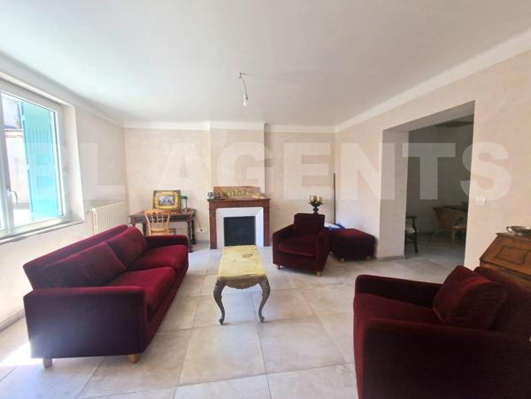  À vendre : Maison de ville rénovée et très cozy au cœur de Castelsarrasin