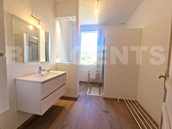  À vendre : Maison de ville rénovée et très cozy au cœur de Castelsarrasin