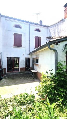  À vendre : Maison de ville rénovée et très cozy au cœur de Castelsarrasin