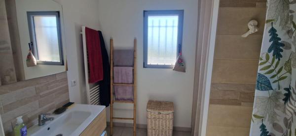 MAISON INDUVIDUELLE - JARDIN - GARAGE - CLIMATISATION