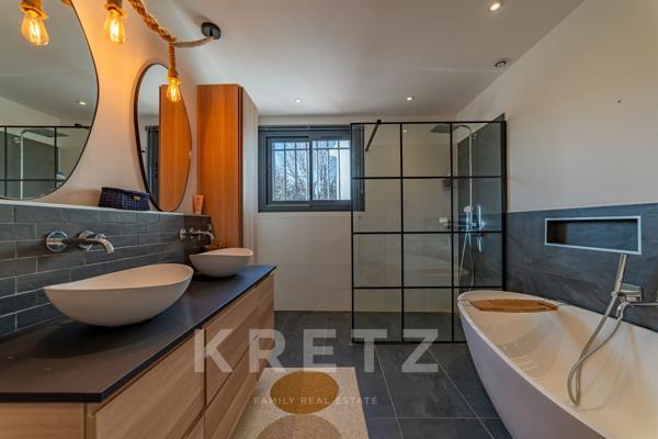 Aix-en-Provence. Élégante villa familiale de 220 m² au cœur d’un parc arboré