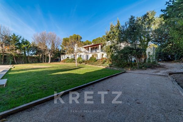 Aix-en-Provence. Élégante villa familiale de 220 m² au cœur d’un parc arboré