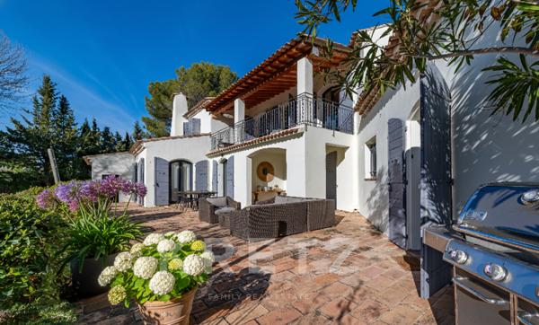 Aix-en-Provence. Élégante villa familiale de 220 m² au cœur d’un parc arboré