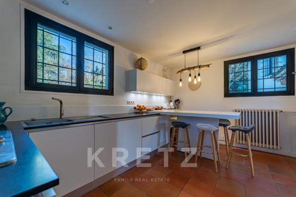 Aix-en-Provence. Élégante villa familiale de 220 m² au cœur d’un parc arboré