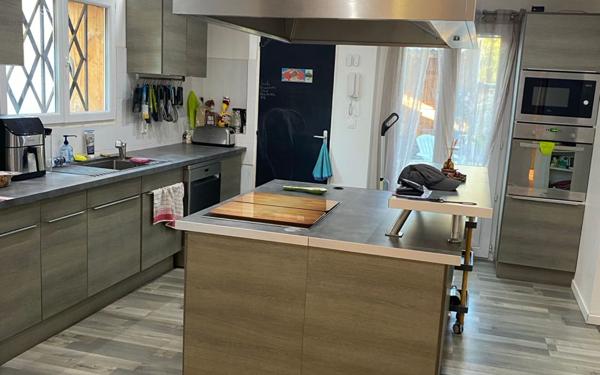 Maison à vendre    5 pièces •  Izon