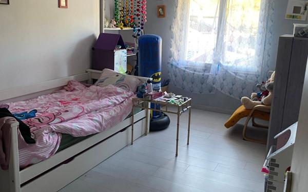 Maison à vendre    5 pièces •  Izon