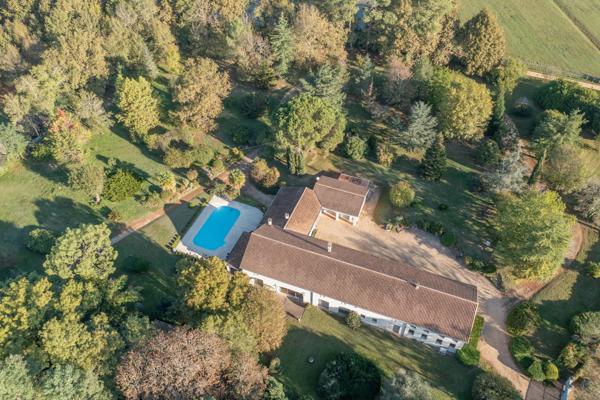 Domaine rénové avec gîte dans l’ouest de la Dordogne