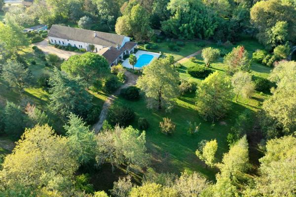 Domaine rénové avec gîte dans l’ouest de la Dordogne