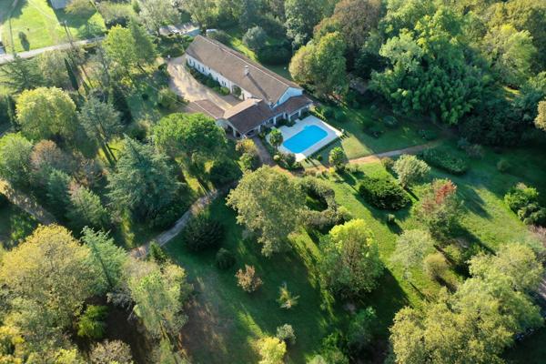 Domaine rénové avec gîte dans l’ouest de la Dordogne
