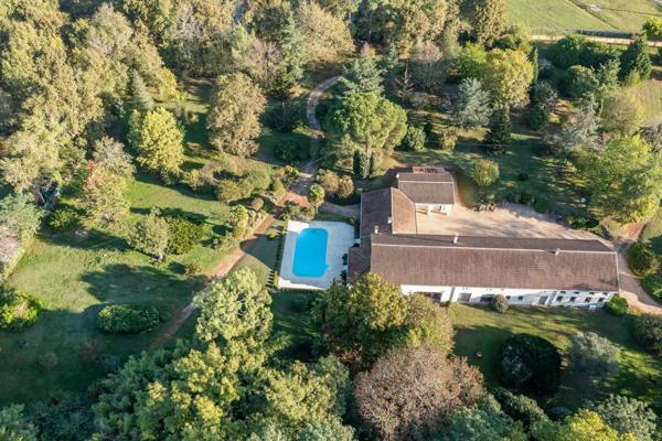 Domaine rénové avec gîte dans l’ouest de la Dordogne