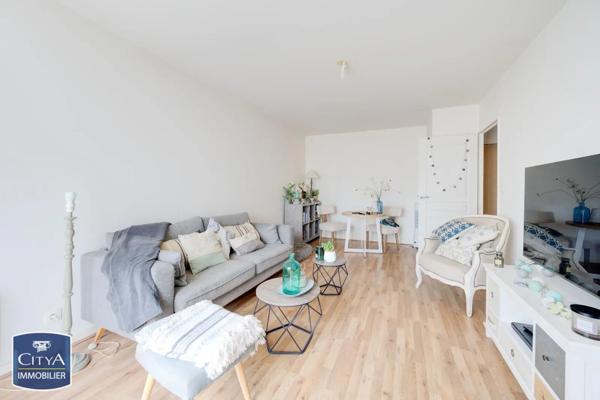 Appartement à louer 2 pièces 50m² Saint-Cyr-sur-Loire (37540)