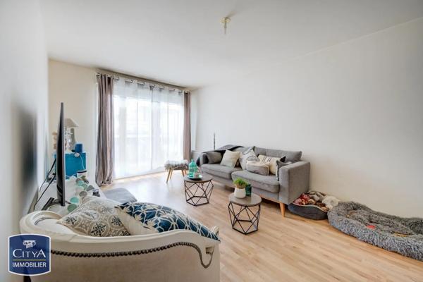 Appartement à louer 2 pièces 50m² Saint-Cyr-sur-Loire (37540)