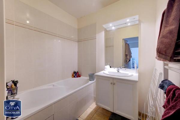 Appartement à louer 2 pièces 50m² Saint-Cyr-sur-Loire (37540)