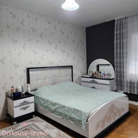 Immeuble à vendre 10 pièces de 210 m²