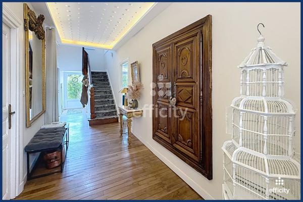 Maison
         8 pièces
        - 255 m² Bien prestige 679 800 € *