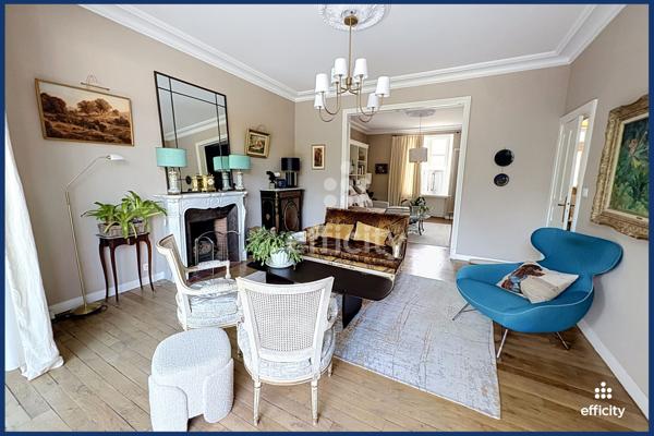 Maison
         8 pièces
        - 255 m² Bien prestige 679 800 € *