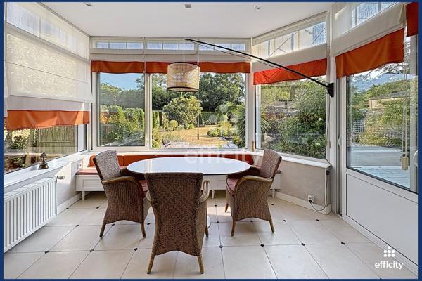 Maison
         8 pièces
        - 255 m² Bien prestige 679 800 € *