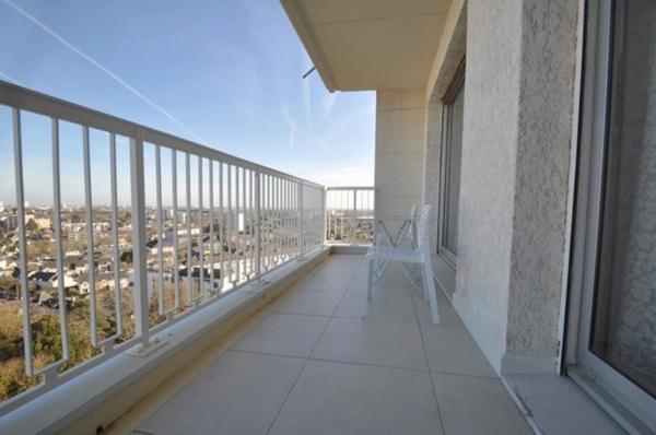 Appartement à vendre 3 pièces ANGERS (49), grand appartement + cave et garage
