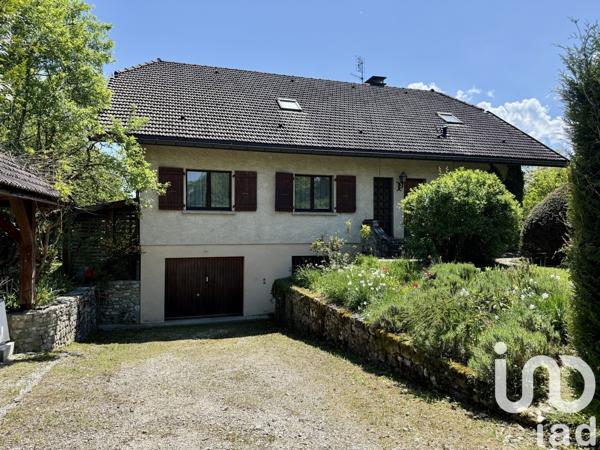 Maison traditionnelle 9 pièces de 187 m² à Cornier (74800)