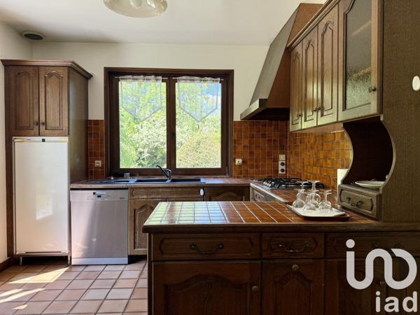 Maison traditionnelle 9 pièces de 187 m² à Cornier (74800)