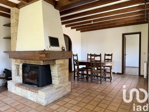 Maison traditionnelle 9 pièces de 187 m² à Cornier (74800)