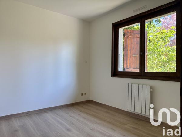 Maison traditionnelle 9 pièces de 187 m² à Cornier (74800)