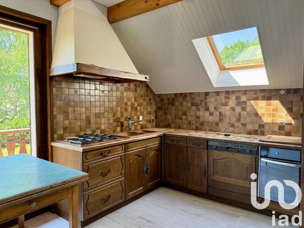 Maison traditionnelle 9 pièces de 187 m² à Cornier (74800)