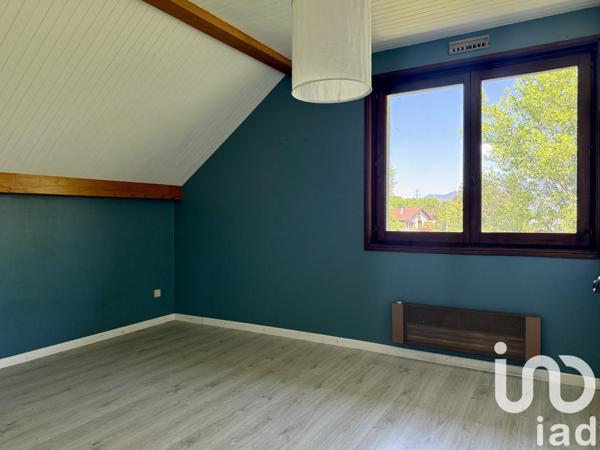 Maison traditionnelle 9 pièces de 187 m² à Cornier (74800)