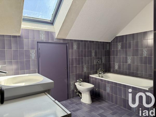 Maison traditionnelle 9 pièces de 187 m² à Cornier (74800)