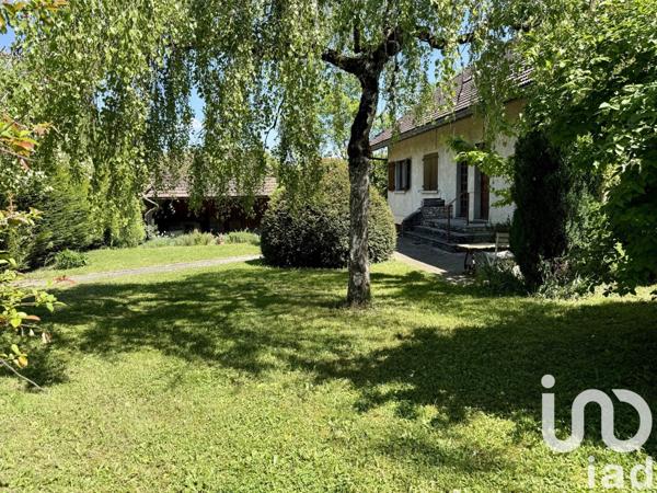 Maison traditionnelle 9 pièces de 187 m² à Cornier (74800)