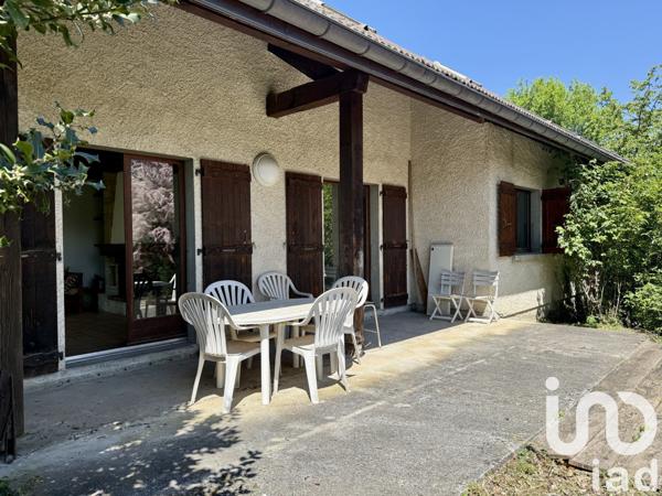 Maison traditionnelle 9 pièces de 187 m² à Cornier (74800)