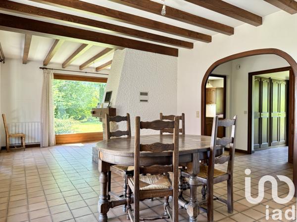 Maison traditionnelle 9 pièces de 187 m² à Cornier (74800)