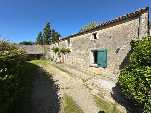 Maison en pierre 154 m² à vendre dans un hameau d'Aizenay