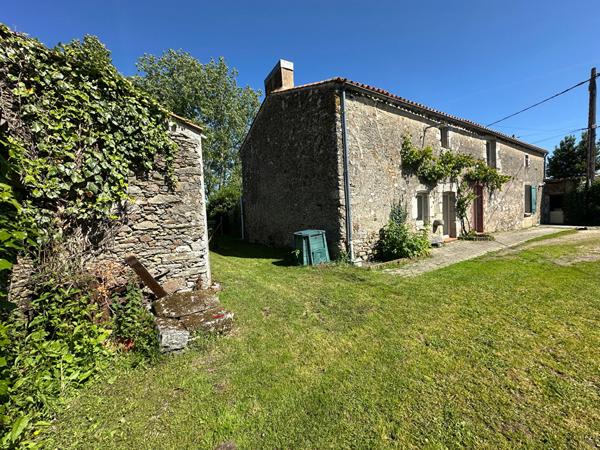 Maison en pierre 154 m² à vendre dans un hameau d'Aizenay