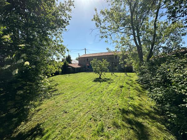 Maison en pierre 3 chambres + mezzanine 154 m² à vendre dans un hameau d'Aizenay