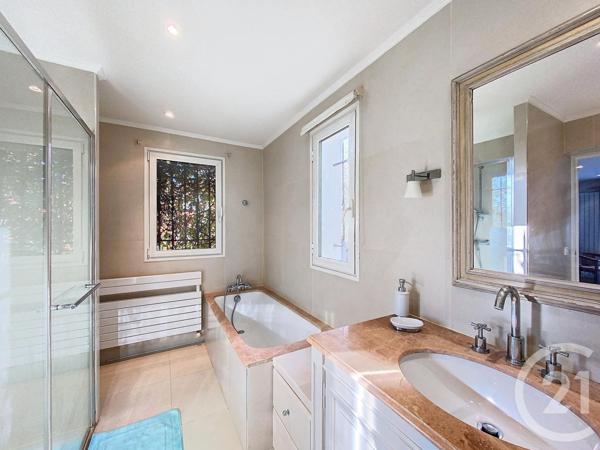 Maison à vendre  9 pièces - 294,94 m2 ANTIBES - 06