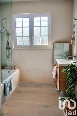 Maison traditionnelle 8 pièces de 178 m² à La Teste-de-Buch (33260)