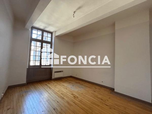 Location Appartement 3 pièces 150 m² - 10 PLACE NATIONALE Montauban 82000