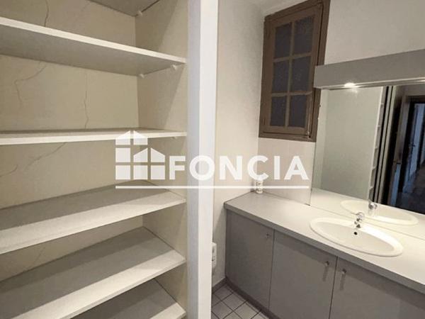 Location Appartement 3 pièces 155.9 m² - 10 PLACE NATIONALE Montauban 82000