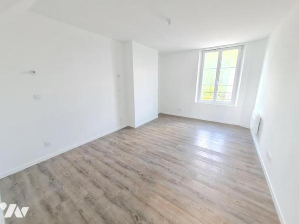 MAISON DE VILLE - A VENDRE - A AMENAGER - MONTOIRE/ LOIR