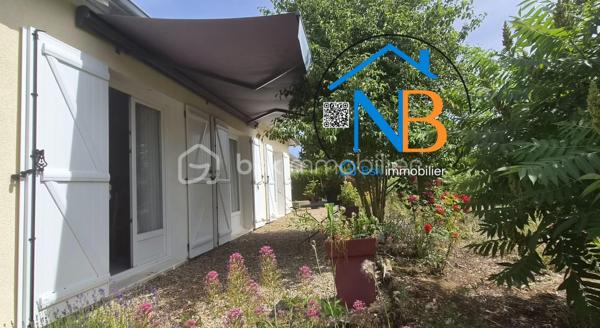 Venez découvrir ce charmant pavillon proche de Clamecy 9km, d’Auxerre 35 km, Paris 200km .
Situé  dans une petite raquette en voie sans issue, offrant calme, sécurité et tranquillité au quotidien.

Dès l’entrée, vous serez séduits par une maison chaleureuse et parfaitement entretenue. Elle bénéficie d’un chauffage électrique complété par un poêle à pellets, apportant confort et économies d’énergie. 
La cuisine ouverte sur le salon entièrement aménagée et équipée, comprend notamment un réfrigérateur américain et reste en place pour votre plus grand confort.
Deux chambres avec parquet récent ( possibilité de faire une chambre supplémentaire sous combles et une au sous-sol ) . 
Sur un terrain clos et sans vis à vis , vous profiterez également de nombreux équipements et dépendances : chalet, cabanon de jardin, carport  et piscine surélevée, tous inclus dans la vente.

Les atouts :
• Secteur très calme 
• Sous-sol pratique offrant de nombreux espaces de rangement
• Cuisine équipée avec frigo américain
• Poêle à pellets inclus
• Chalet, cabanon et carport
• Piscine surélevée incluse
• Terrain soigneusement entretenu et joliment fleuri

Une maison prête à accueillir ses nouveaux propriétaires, où il ne reste plus qu’à poser vos valises et profiter d’un cadre de vie agréable et paisible.

À visiter sans tarder !