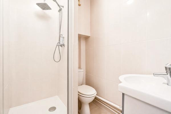 Appartement
         4 pièces
        - 75 m² 580 000 € *
