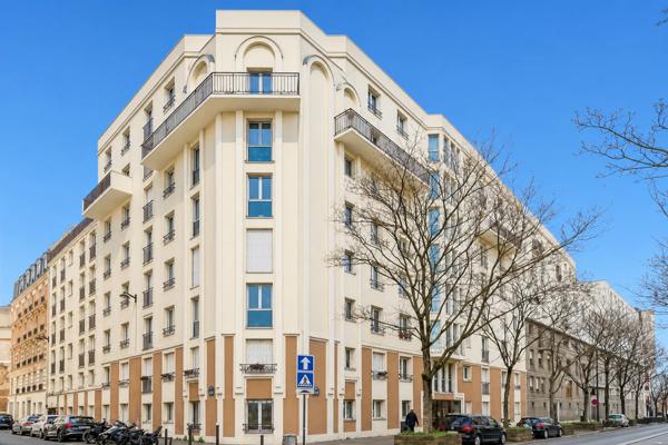 Appartement
         4 pièces
        - 75 m² 580 000 € *